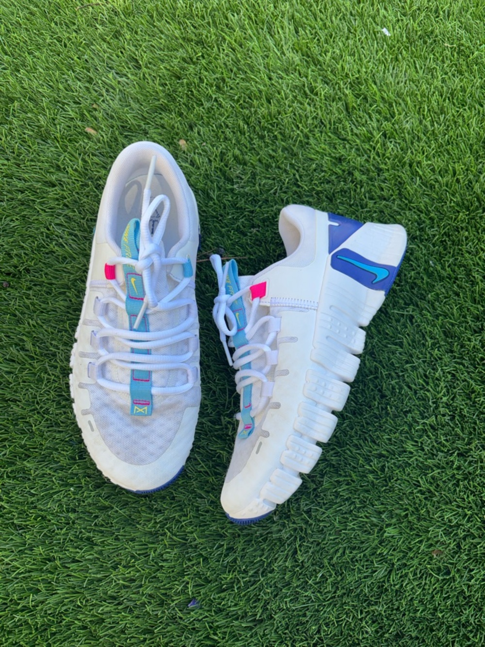 Nike Metcon Women’s White Athletic Shoes with Blue and Teal Accents